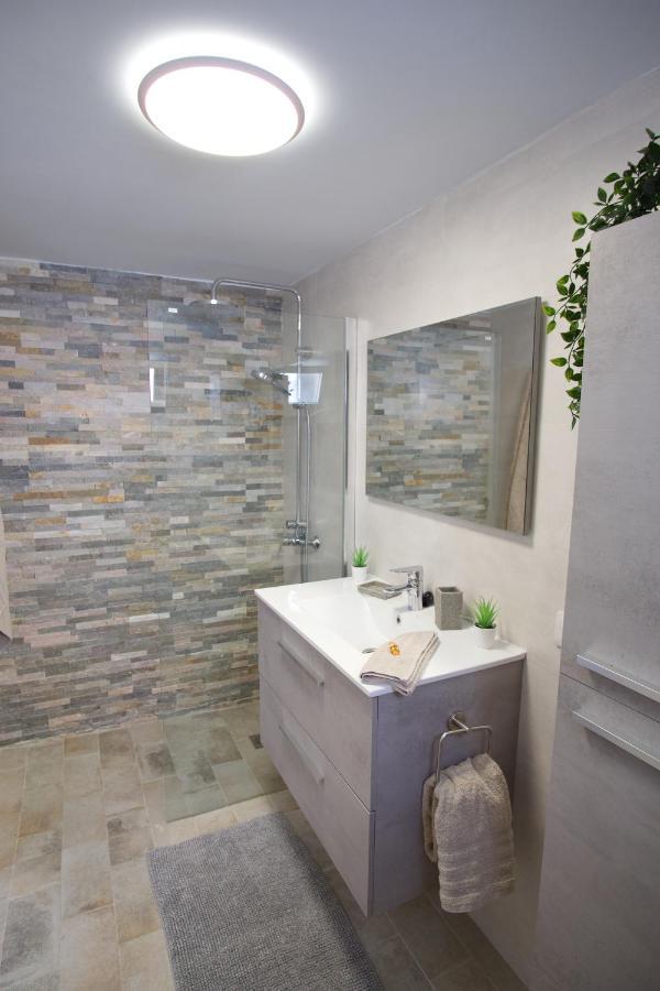 Portonovo La Paloma Amazing Sea View & Swimming Pool-good Wifi -free Ac- Private Parking Appartement